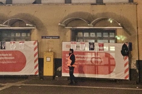 Der gesperrte Sdausgang des Hchster Bahnhofs. Foto: Mona Morgenstern