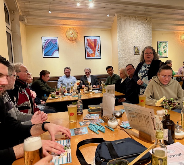 Vorsitzende Mona Morgenstern er�ffnet den Stammtisch